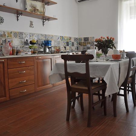 Le Stanze Di Rebecca Bed & Breakfast Рим Екстериор снимка